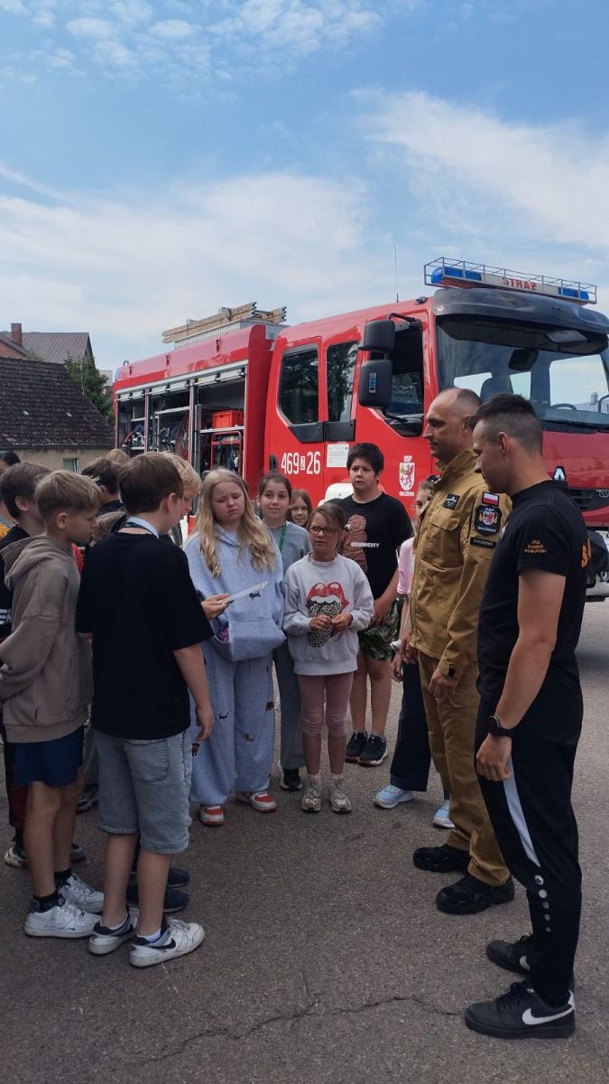 Zdjęcie: Wizyta klas 4a i 4b w remizie OSP w Golczewie