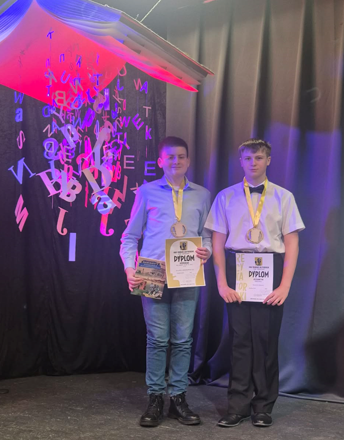 Zdjęcie: Wyróżnienie dla Adama Adamowicza w Powiatowym Małym Konkursie Recytatorskim